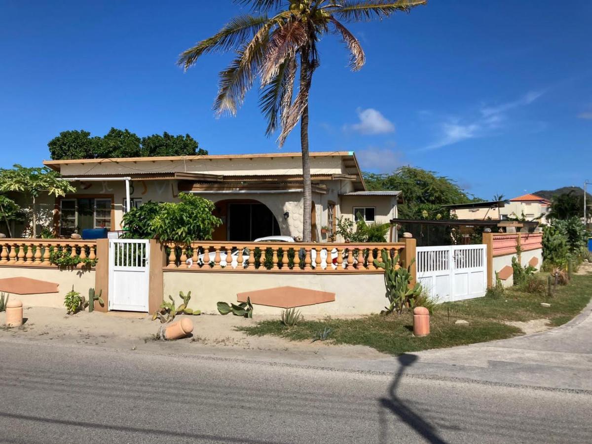 Aruba Backpackers Apartment Oranjestad Luaran gambar